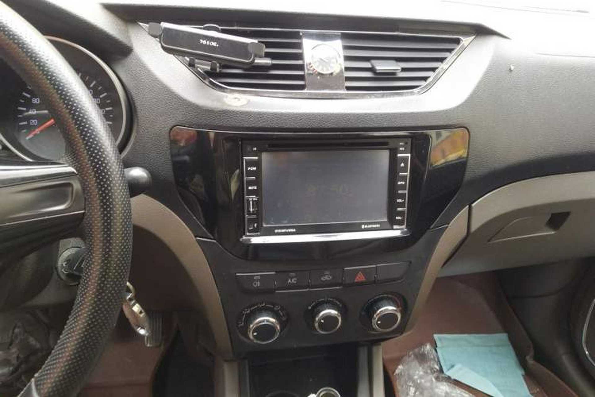 Used FAW Senya S80 2015 1.5L Manual 7-Seater Urban Edition Audio And AC Panel