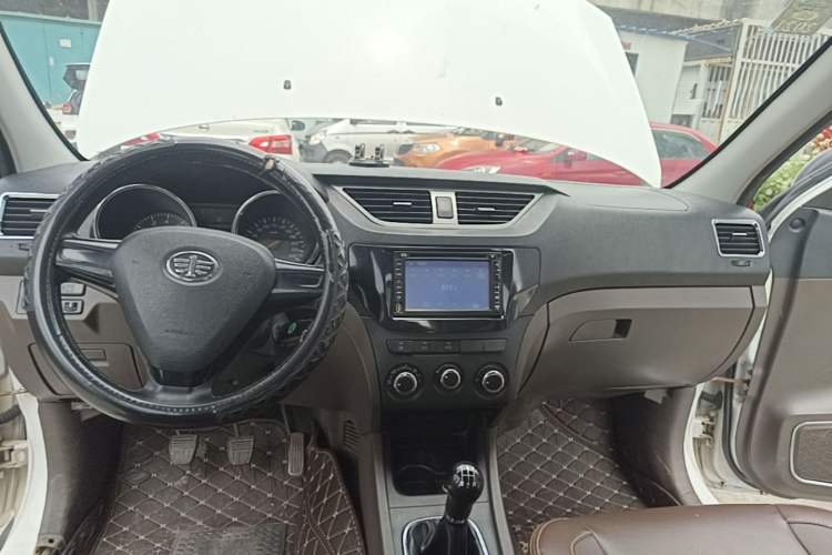 Used FAW Senya S80 2015 1.5L Manual 7-Seater Urban Edition Audio And AC Panel