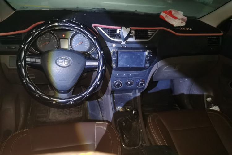Used FAW Senya S80 2015 1.5L Manual 7-Seater Urban Edition Center Console