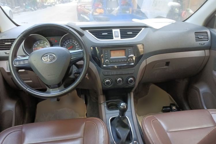 Used FAW Senya S80 2015 1.5L Manual 5-Seater Urban Edition Center Console