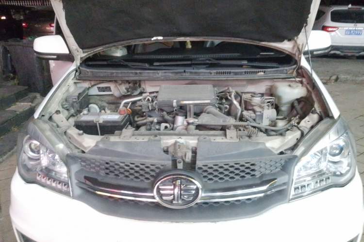 Used FAW Senya S80 2015 1.5L Manual 7-Seater Urban Edition Engine Bay