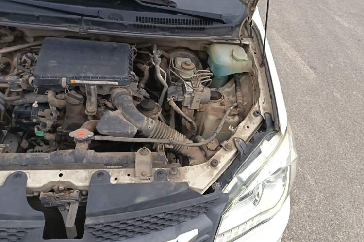 Used FAW Senya S80 2015 1.5L Manual 7-Seater Urban Edition Engine Bay Left