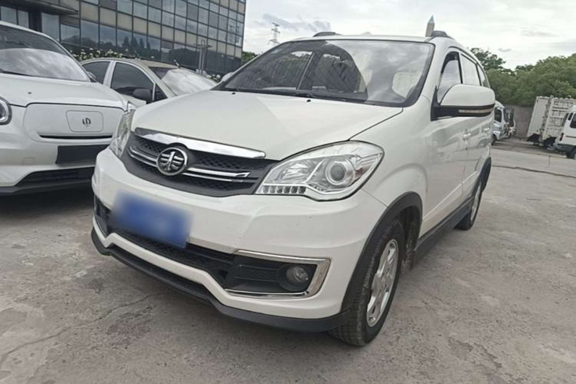 Used FAW Senya S80 2015 1.5L Manual 7-Seater Urban Edition Front Left 45 Deg