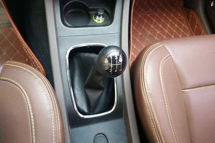 Used FAW Senya S80 2015 1.5L Manual 7-Seater Urban Edition Gear Lever