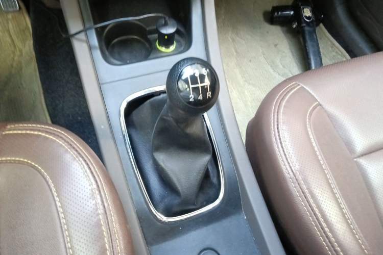 Used FAW Senya S80 2015 1.5L Manual 5-Seater Urban Edition Gear Lever