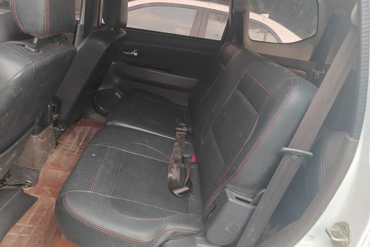 Used FAW Senya S80 2015 1.3L Manual 7-Seater Standard Edition Interior 1