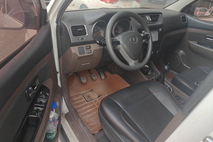 Used FAW Senya S80 2015 1.3L Manual 7-Seater Standard Edition Interior 2