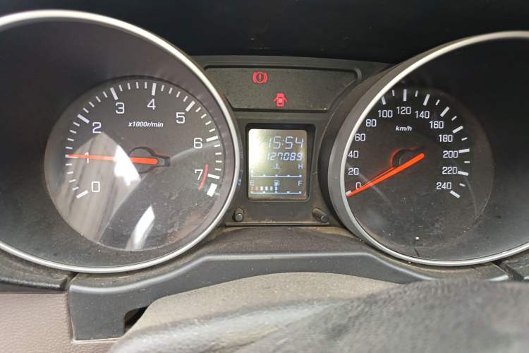 Used FAW Senya S80 2015 1.5L Manual 7-Seater Urban Edition Odometer Close Up