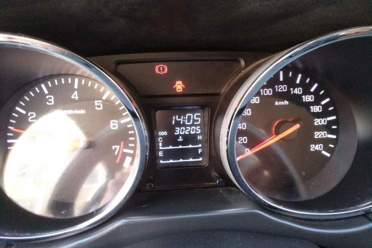 Used FAW Senya S80 2015 1.5L Manual 5-Seater Luxury Edition Odometer Close Up