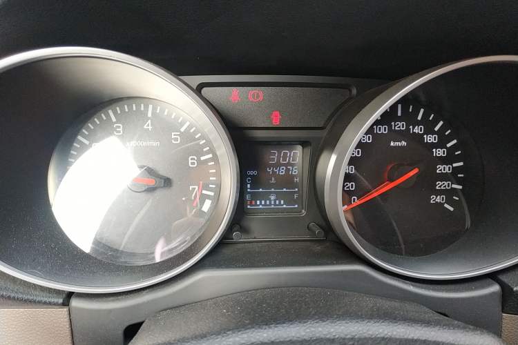 Used FAW Senya S80 2015 1.5L Manual 7-Seater Urban Edition Odometer Close Up