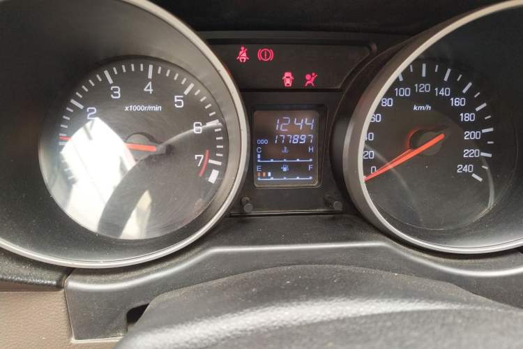 Used FAW Senya S80 2015 1.5L Manual 7-Seater Urban Edition Odometer Close Up