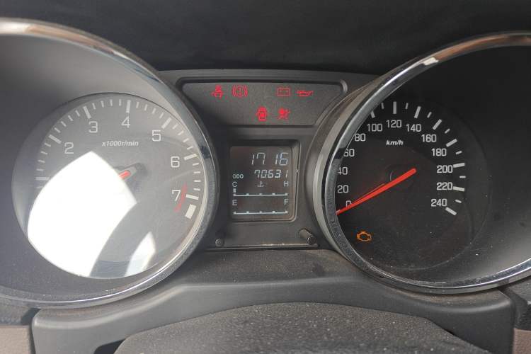 Used FAW Senya S80 2015 1.3L Manual 7-Seater Standard Edition Odometer Close Up