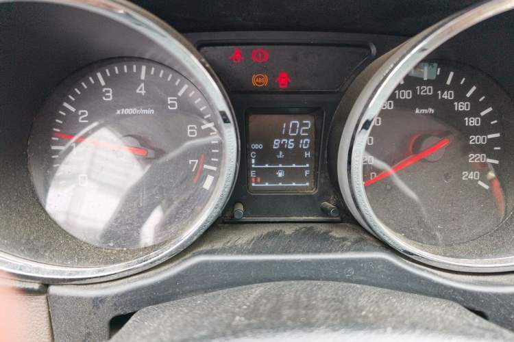 Used FAW Senya S80 2015 1.5L Manual 7-Seater Urban Edition Odometer Close Up