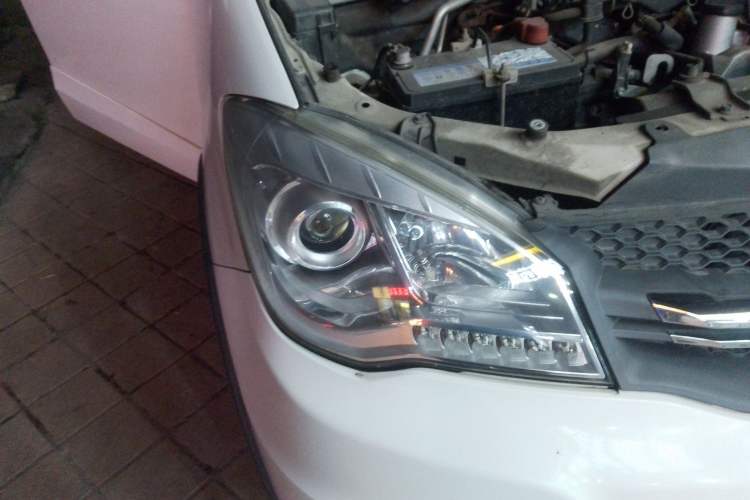 Used FAW Senya S80 2015 1.5L Manual 7-Seater Urban Edition Right Front Headlight