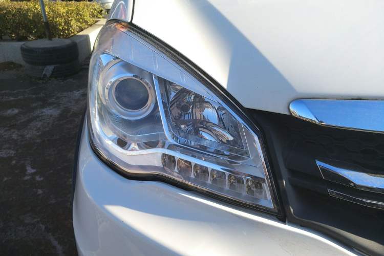 Used FAW Senya S80 2015 1.5L Manual 5-Seater Luxury Edition Right Front Headlight