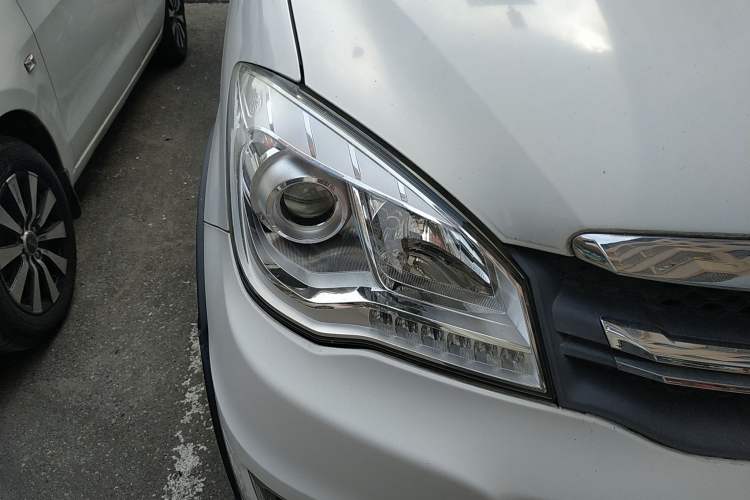 Used FAW Senya S80 2015 1.5L Manual 7-Seater Urban Edition Right Front Headlight
