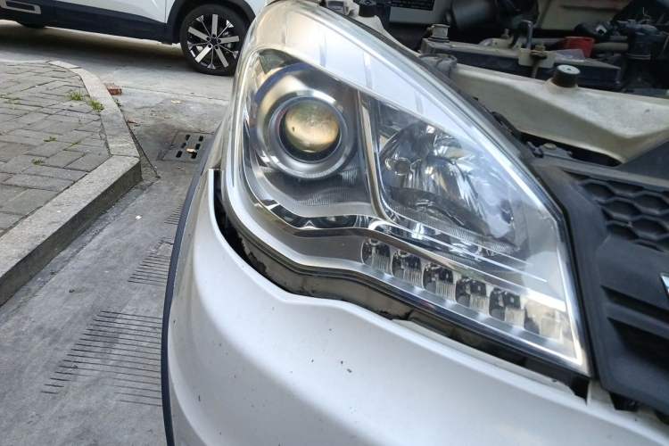 Used FAW Senya S80 2015 1.5L Manual 5-Seater Urban Edition Right Front Headlight
