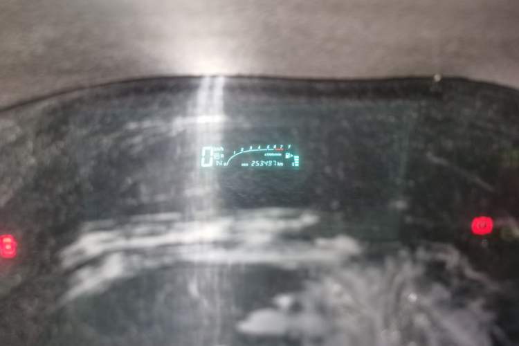 Used FAW Weile 2004 1.3L Automatic Odometer Close Up