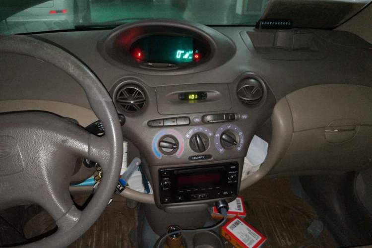 Used FAW Weile 2008 1.5L Manual Luxury Version Audio And AC Panel