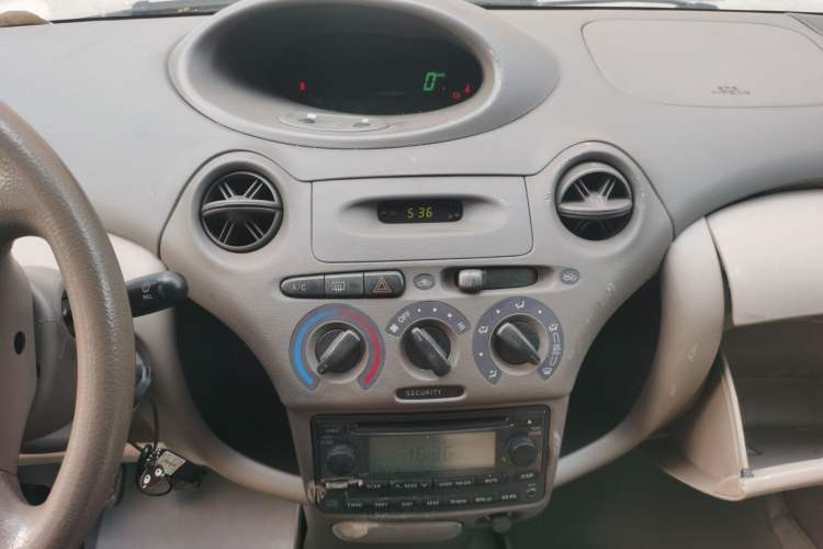 Used FAW Weile 2008 1.5L Manual Luxury Version Audio And AC Panel