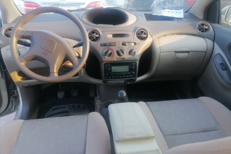 Used FAW Weile 2008 1.5L Manual Luxury Version Center Console