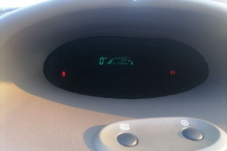 Used FAW Weile 2008 1.5L Manual Luxury Version Odometer Close Up