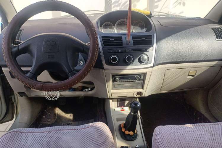 Used FAW Weizhi 2008 Hatchback 1.3L Manual Elite Model Center Console