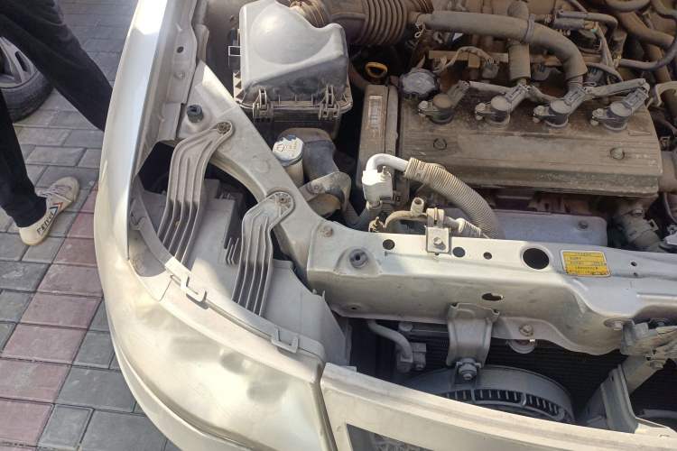Used FAW Weizhi 2008 Hatchback 1.3L Manual Elite Model Engine Bay Right