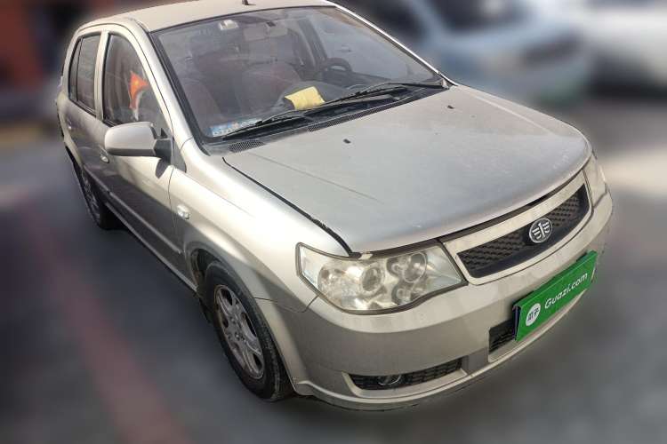 Used FAW Weizhi 2008 Hatchback 1.3L Manual Elite Model Front Right 45 Deg