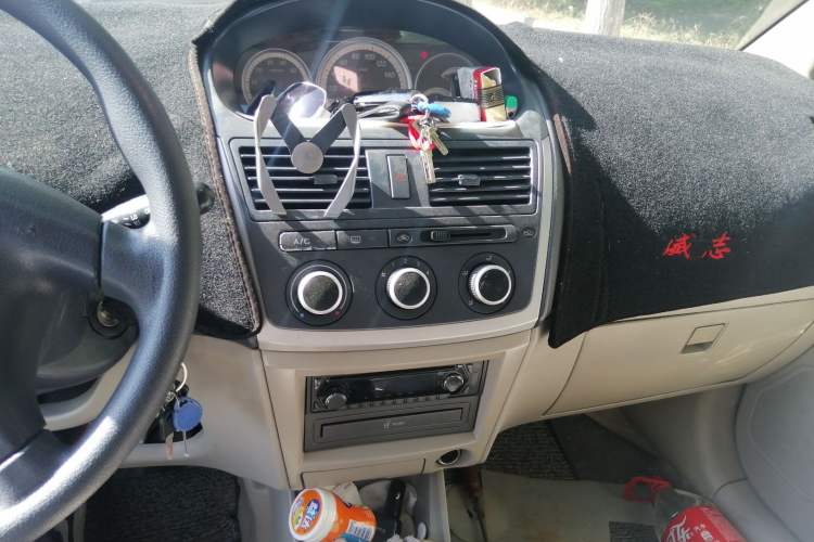 Used FAW Weizhi 2008 Hatchback 1.3L Manual Elite Model Audio And AC Panel