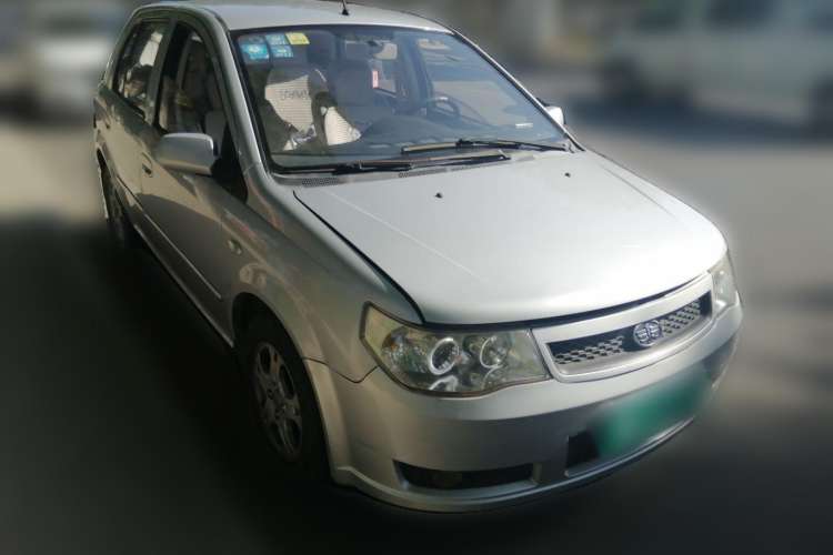Used FAW Weizhi 2008 Hatchback 1.3L Manual Elite Model Front Right 45 Deg