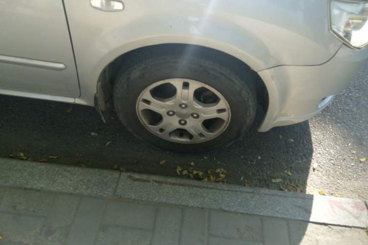 Used FAW Weizhi 2008 Hatchback 1.3L Manual Elite Model Right Front Wheel Hub