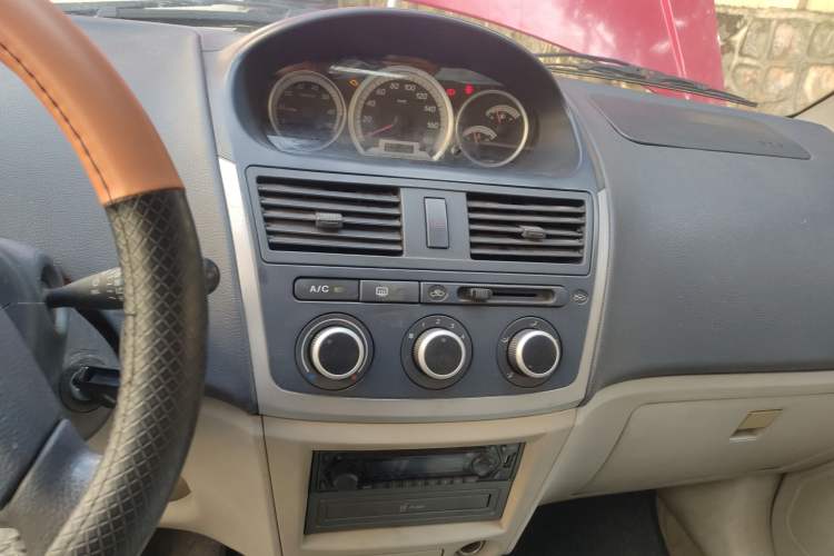 Used FAW Weizhi 2009 Hatchback 1.5L Manual Elite Model Audio And AC Panel