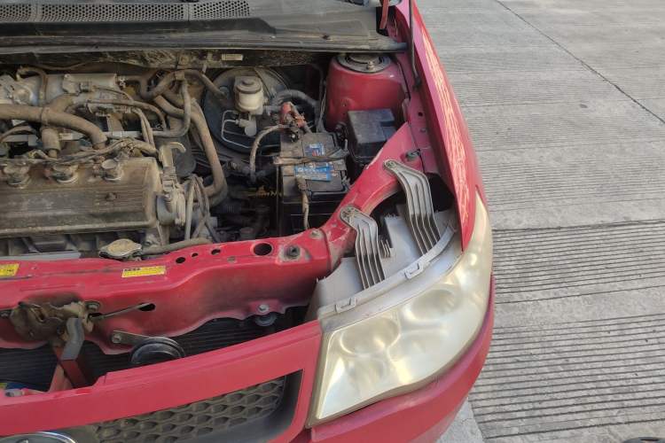 Used FAW Weizhi 2009 Hatchback 1.5L Manual Elite Model Engine Bay Left