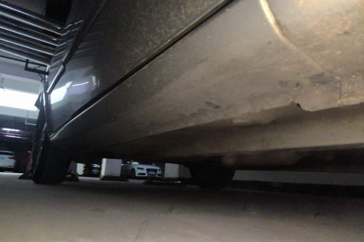 Used FAW Weizhi 2009 Sedan 1.5L Manual Elite Model Chassis Front Right