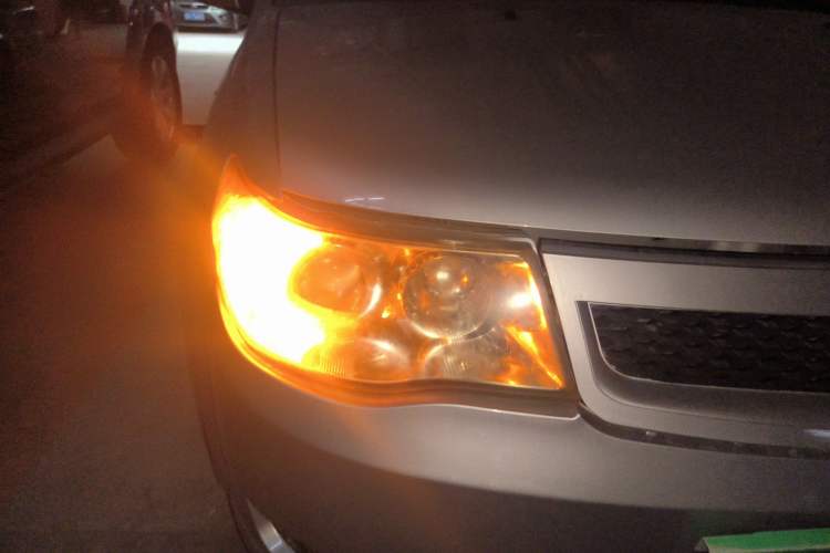 Used FAW Weizhi 2009 Sedan 1.5L Manual Elite Model Right Front Headlight