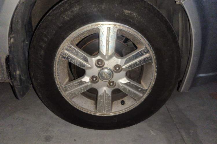 Used FAW Weizhi 2009 Sedan 1.5L Manual Elite Model Right Front Wheel Hub