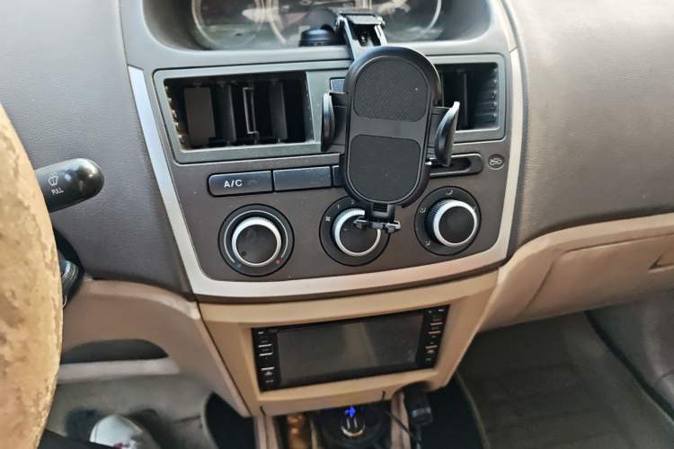 Used FAW Weizhi 2011 Sedan 1.5L Manual Standard Model Audio And AC Panel