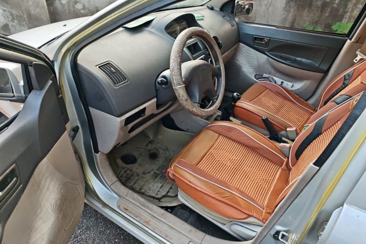 Used FAW Weizhi 2011 Sedan 1.5L Manual Standard Model Driver Seat