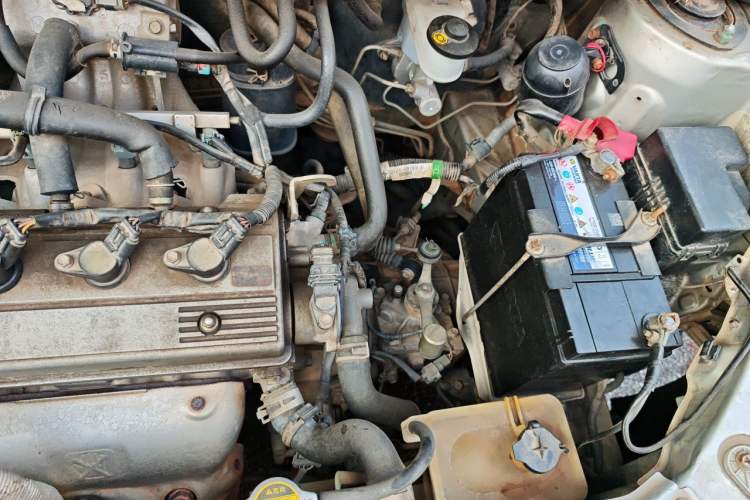Used FAW Weizhi 2011 Sedan 1.5L Manual Standard Model Engine Bay Left