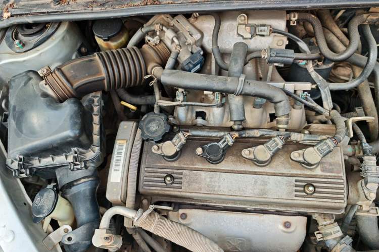 Used FAW Weizhi 2011 Sedan 1.5L Manual Standard Model Engine Bay Right