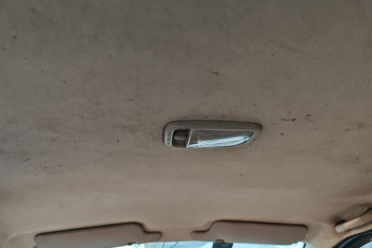 Used FAW Weizhi 2011 Sedan 1.5L Manual Standard Model Headliner