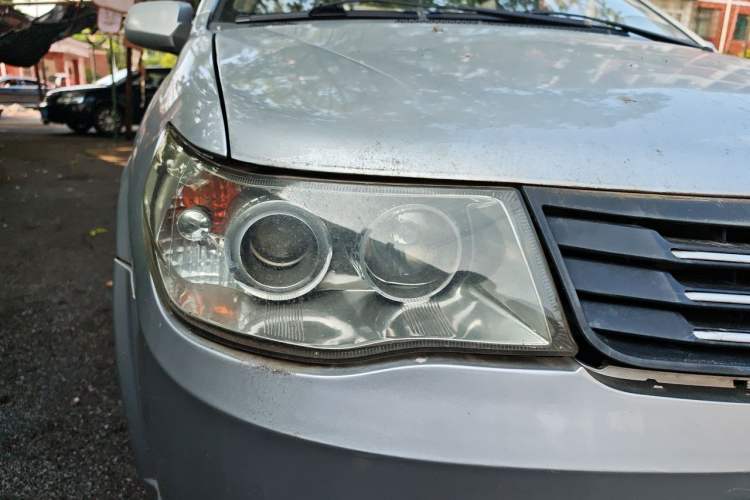 Used FAW Weizhi 2011 Sedan 1.5L Manual Standard Model Right Front Headlight