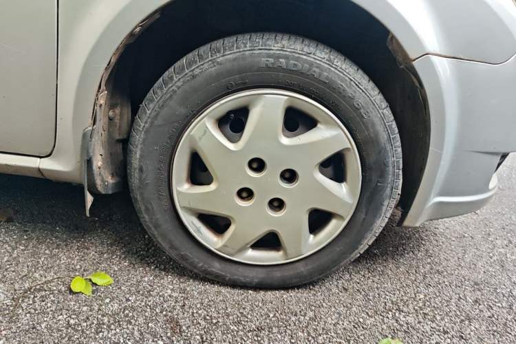 Used FAW Weizhi 2011 Sedan 1.5L Manual Standard Model Right Front Wheel Hub