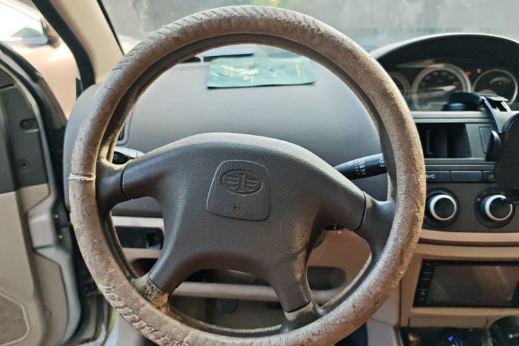 Used FAW Weizhi 2011 Sedan 1.5L Manual Standard Model Steering Wheel