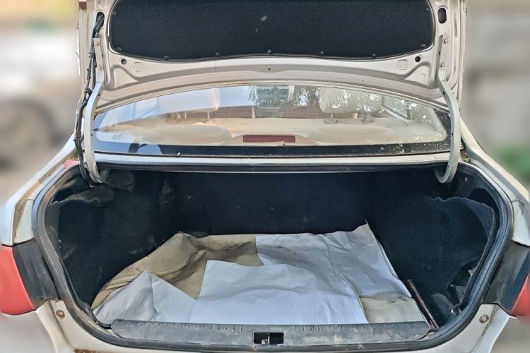 Used FAW Weizhi 2011 Sedan 1.5L Manual Standard Model Trunk