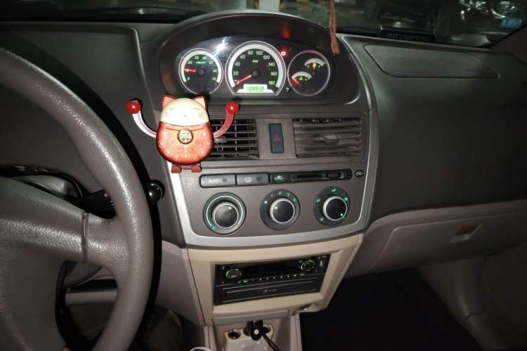 Used FAW Weizhi 2011 Sedan 1.5L Manual Elite Model Audio And AC Panel