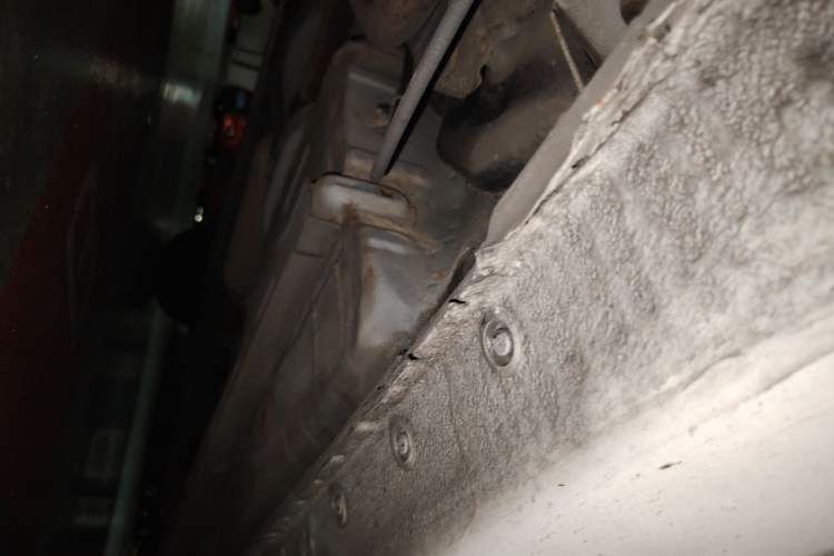 Used FAW Weizhi 2011 Sedan 1.5L Manual Elite Model Chassis Rear Right