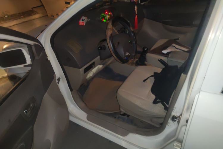 Used FAW Weizhi 2011 Sedan 1.5L Manual Elite Model Driver Seat