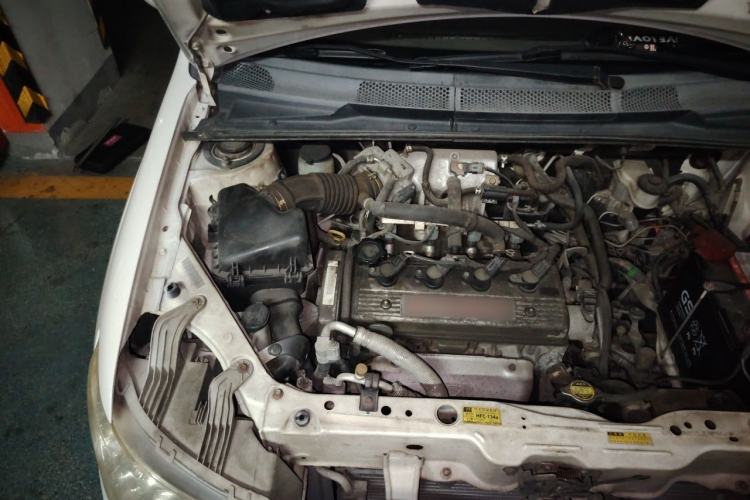 Used FAW Weizhi 2011 Sedan 1.5L Manual Elite Model Engine Bay Right